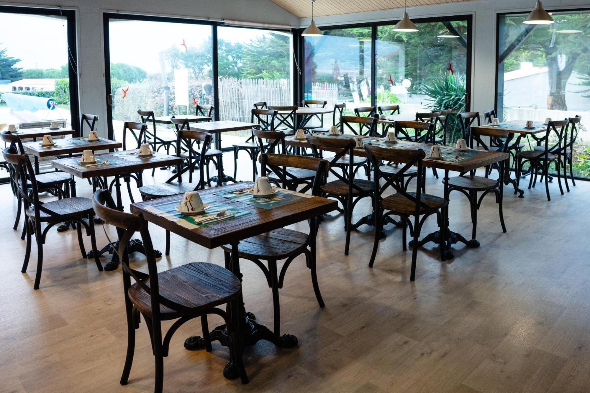 迪娜努瓦尔穆捷酒店 La Guérinière 外观 照片