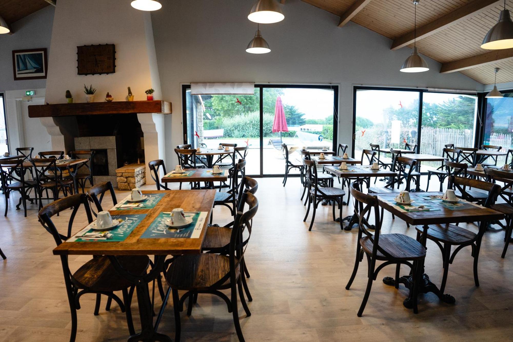 迪娜努瓦尔穆捷酒店 La Guérinière 外观 照片